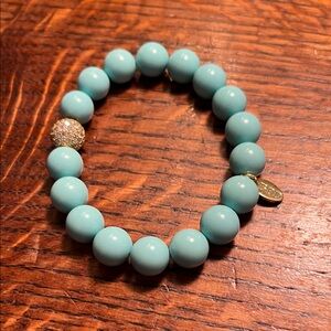 Chic Turquoise Beaded Bracelet with Gold Accents